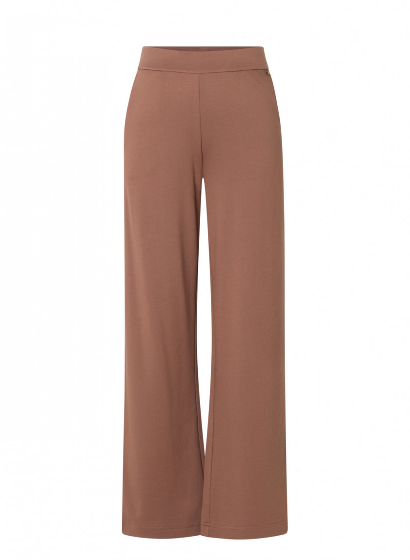 De Paloma Essential, een wijde, hoog getailleerde zachte broek van flowy jersey met elastische tailleband, is prachtig gepresenteerd tegen een witte achtergrond en is beschikbaar in 4 kleuren.