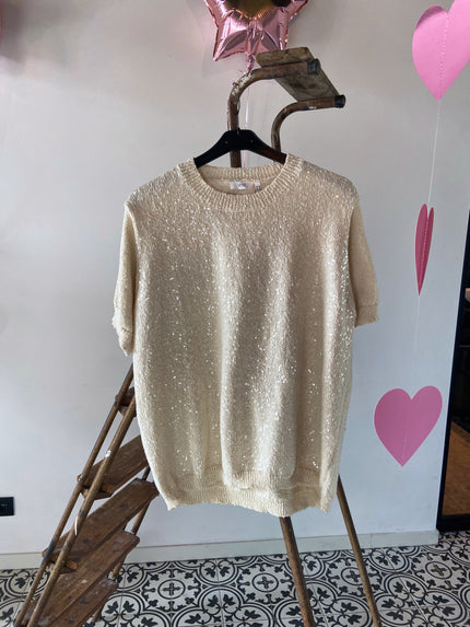 Dit glitter hemdje van Yest. In de kleur off white is een zaligheid om te dragen. 